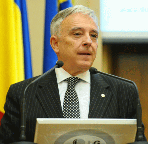 "Măsurile de reducere a ratei dobânzii de politică monetară s-au suprapus, din nefericire, peste o tensiune la nivelul Europei şi, în special, a băncilor comerciale din zona euro", a declarat Mugur Isărescu. "Măsurile de reducere a ratei dobânzii de politică monetară s-au suprapus, din nefericire, peste o tensiune la nivelul Europei şi, în special, a băncilor comerciale din zona euro", a declarat Mugur Isărescu.